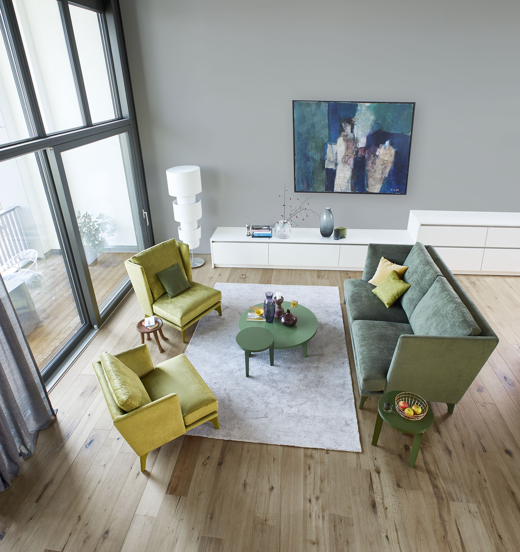 Wohnzimmer Interior mit grünem Farbakzenten in Koblenz