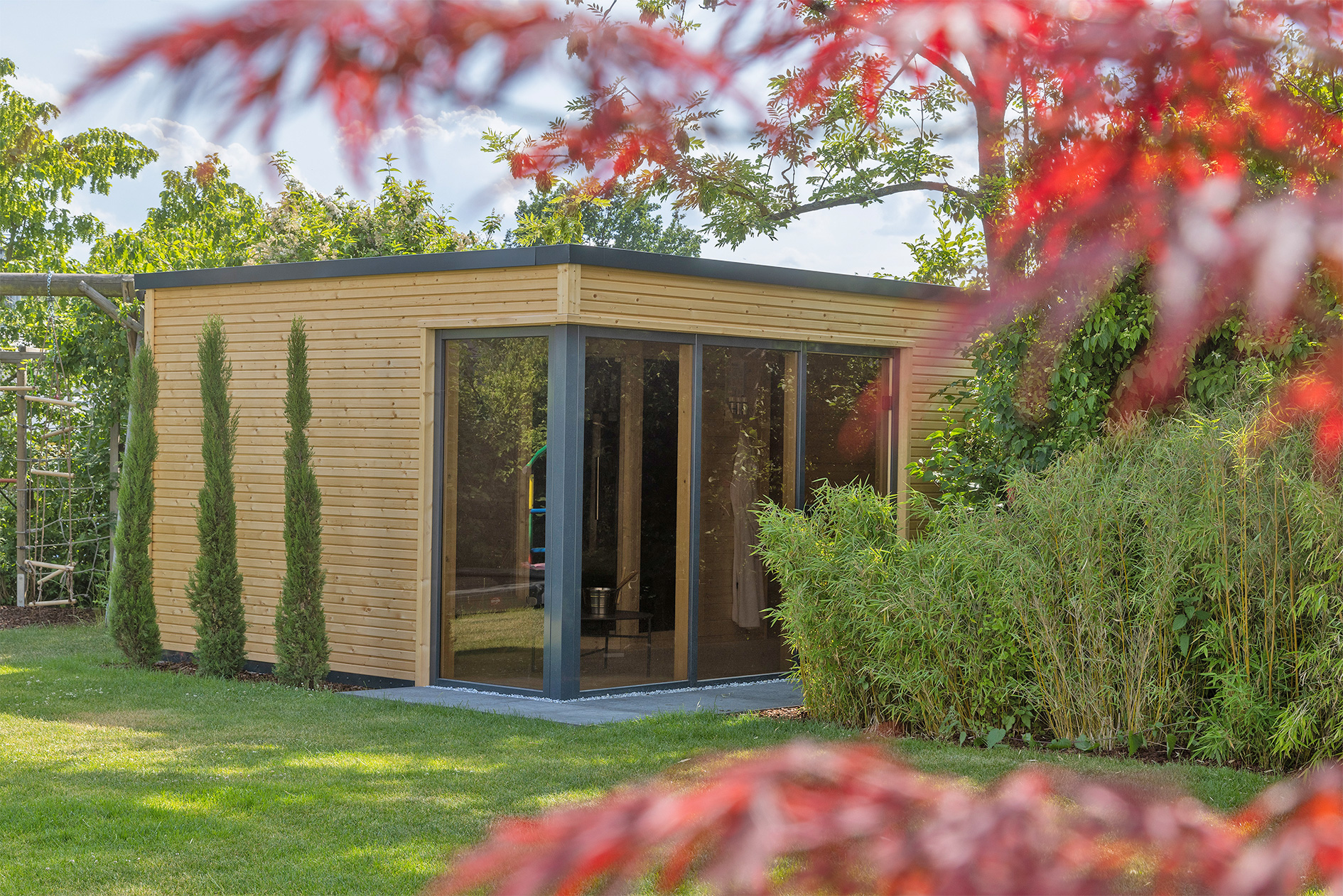 Sauna im Holzdesign im Garten