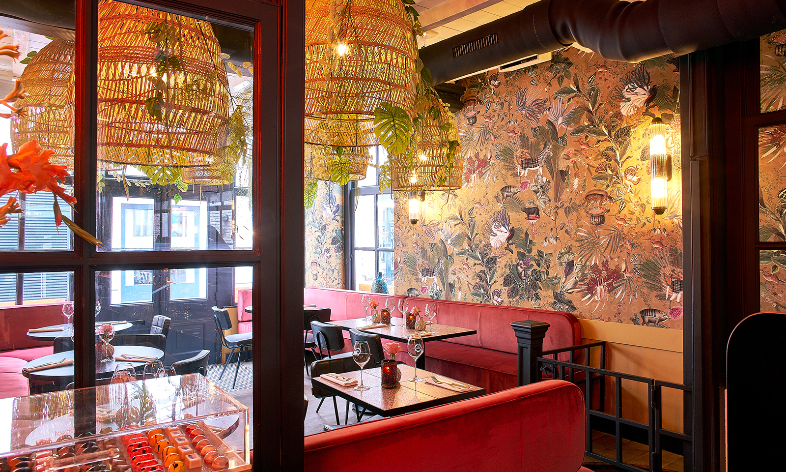 Restaurantgestaltung, auffällige Tapete in Koblenz