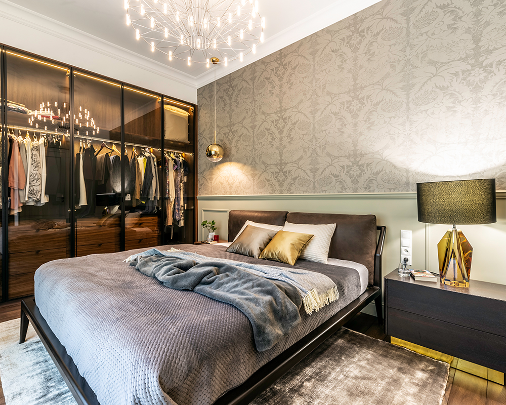 Schlafzimmer Interior, Mustertapete und Wandleisten, Koblenz 